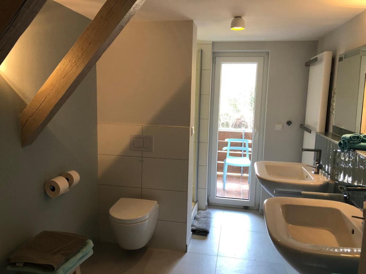 Blaues Zimmer Mit Grossem Balkon, Bad Ist Ein Traum, 50 Schritte Zum Radweg Am Main,Ideal For Short Stay Mainstockheim Exterior photo