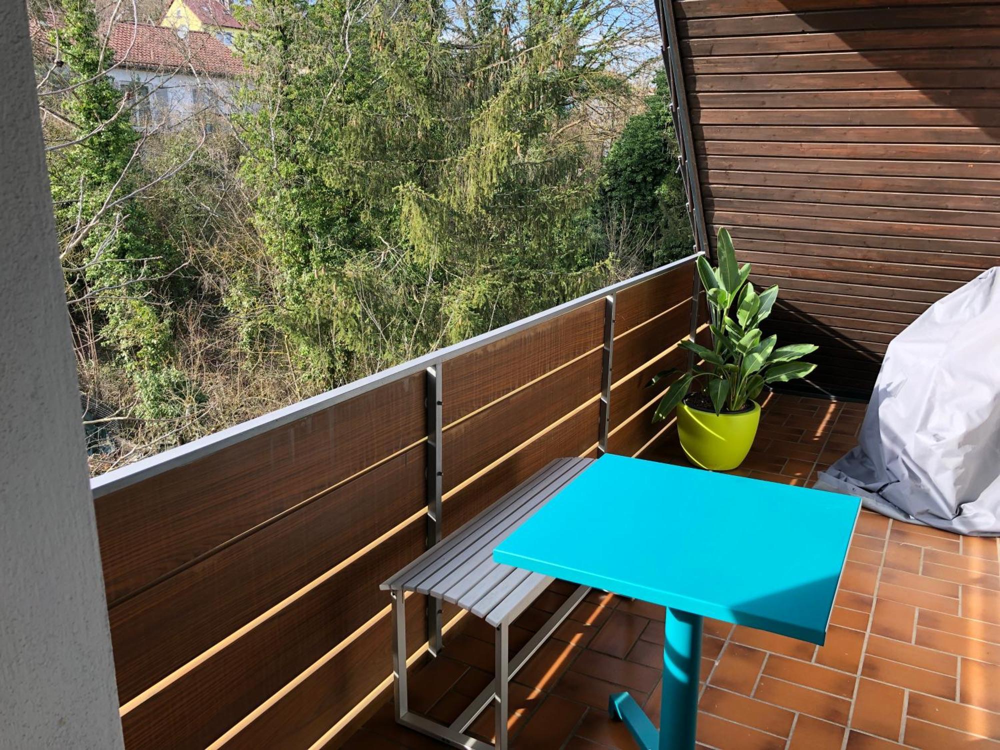 Blaues Zimmer Mit Grossem Balkon, Bad Ist Ein Traum, 50 Schritte Zum Radweg Am Main,Ideal For Short Stay Mainstockheim Exterior photo