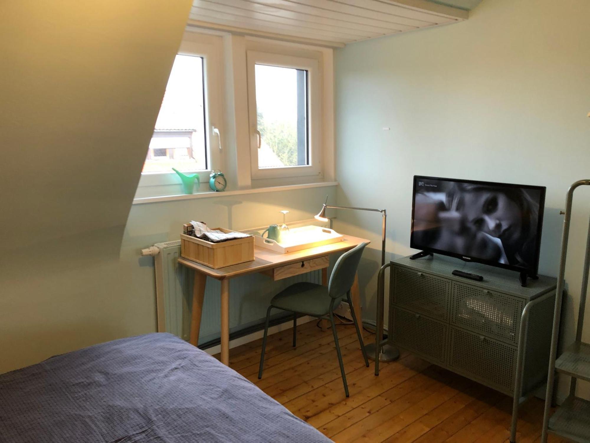 Blaues Zimmer Mit Grossem Balkon, Bad Ist Ein Traum, 50 Schritte Zum Radweg Am Main,Ideal For Short Stay Mainstockheim Exterior photo